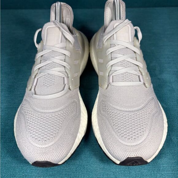 Size 7.5 - Women’s Adidas Ultraboost 22 Gray shoes - Picture 5 of 9